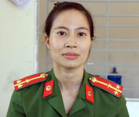 Thượng úy Trịnh Thu Huyền.