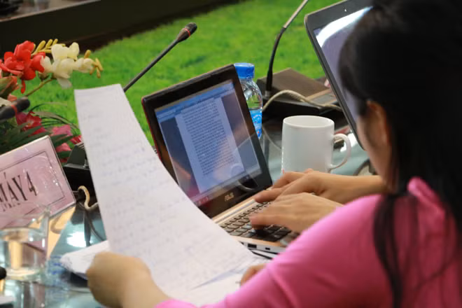 BTV Báo Điện tử CAND xử lý các câu hỏi của độc giả gửi tới buổi tọa đàm.