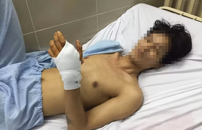 Anh L tại bệnh viện.