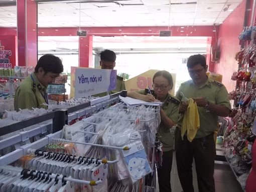 Kiểm tra chuỗi “Hệ thống Ngôi Nhà Đức”, thu giữ nhiều sản phẩm vi phạm ảnh 3