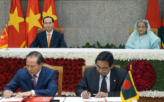Chủ tịch nước chứng kiến Lễ ký các văn kiện giữa một số bộ, ngành Việt Nam và Bangladesh.