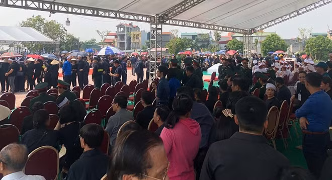Quê nhà đón linh cữu nguyên Tổng Bí thư Đỗ Mười.