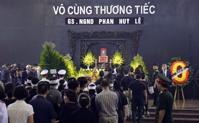 Tang lễ GS. Phan Huy Lê diễn ra sáng nay 27/6.