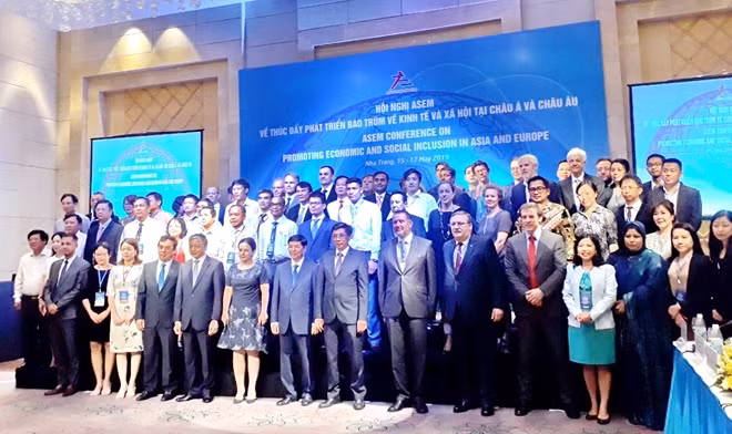 Các đại biểu tại hội nghị.