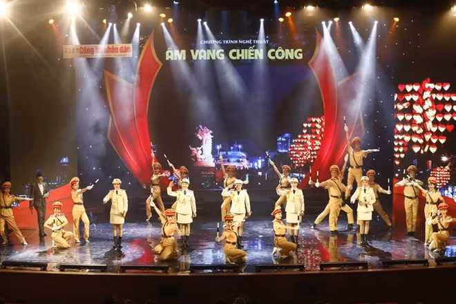 Tốp ca với Ca khúc Ngã tư đường phố.