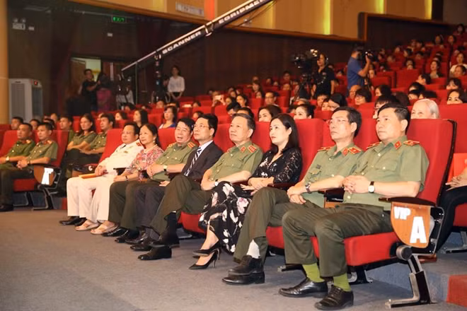 Bộ trưởng Tô Lâm, Quyền Bộ trưởng Bộ TT& TT Nguyễn Mạnh Hùng và các đại biểu dự Chương trình