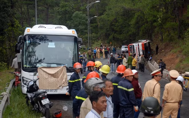 Hiện trường vụ TNGT nghiêm trọng.