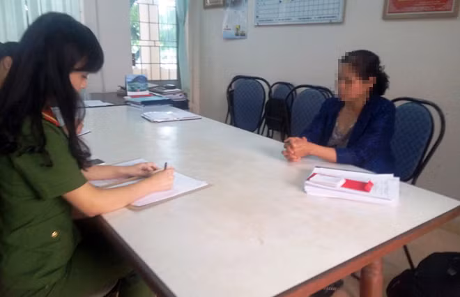 Một phụ nữ tại TP Bảo Lộc tới Công an trình báo bị lừa cả trăm triệu đồng qua điện thoại.