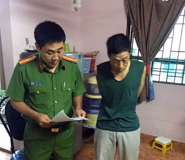 Bắt giữ các đối tượng trong đường dây đánh bạc.