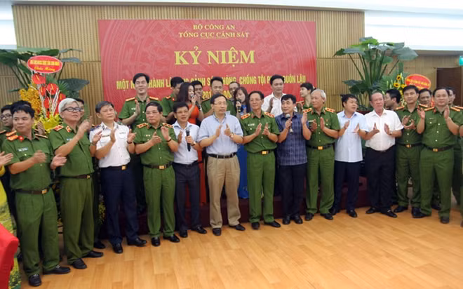 Cục Cảnh sát phòng chống tội phạm buôn lậu trong lễ kỷ niệm ngày thành lập.