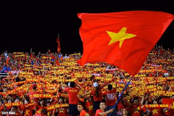 Cổ động viên Việt Nam nêu cao tinh thần thể thao cao thượng trong trận chung kết tại Malaysia ảnh 1