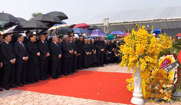 Lãnh đạo Đảng, Nhà nước dành một phút mặc niệm cố Tổng bí thư Đỗ Mười. Ảnh: Ngọc Thành VNE.