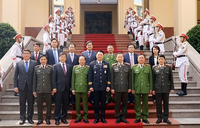 Bộ trưởng Tô Lâm, Tư lệnh Lee Chul-sung và các đại biểu.