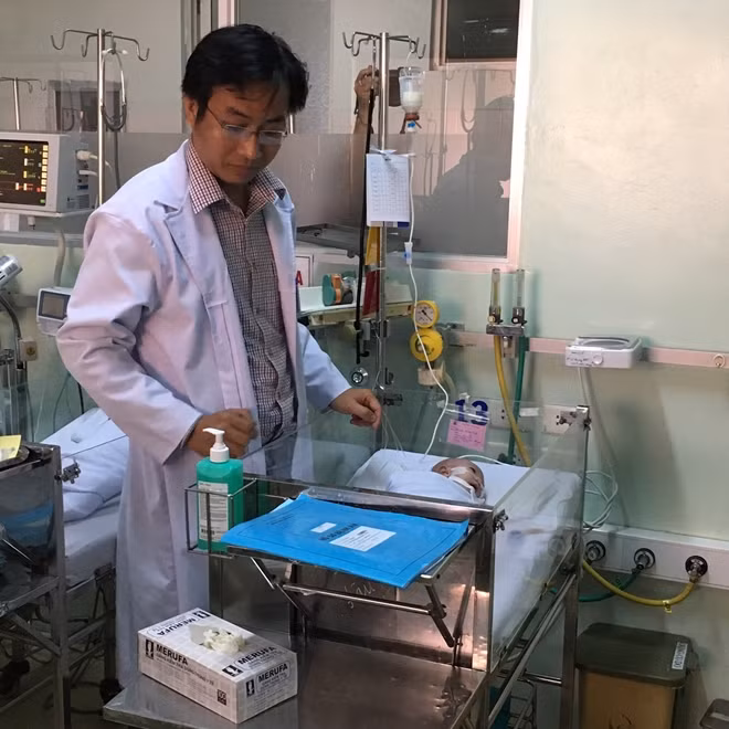 Bé vẫn đang được chăm sóc sau mổ tại BV Nhi Đồng 1 TP HCM.