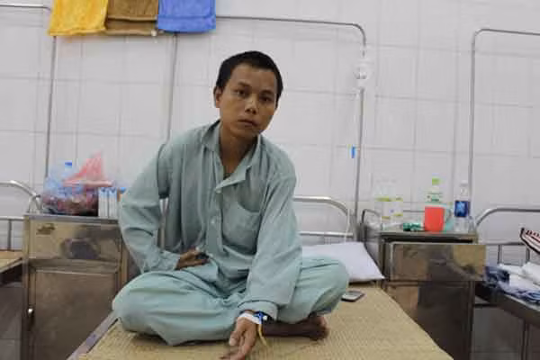 Hiếu đang điều trị tại bệnh viện Đa khoa y học cổ truyền Hà Nội.