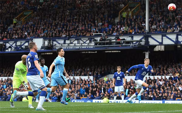 Everton đã làm tất cả những gì có thể, nhưng vẫn phải bất lực nhìn Man City lấy trọn ba điểm ra về. Ảnh: EPA.