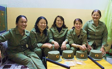 Tổ BVDP nữ khu “chung cư không chồng” ở phường Hòa Minh.