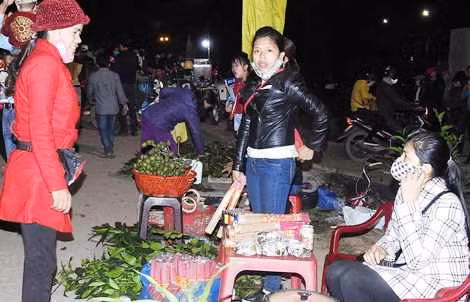 Đi chợ để bán lộc, mua lộc đầu năm.