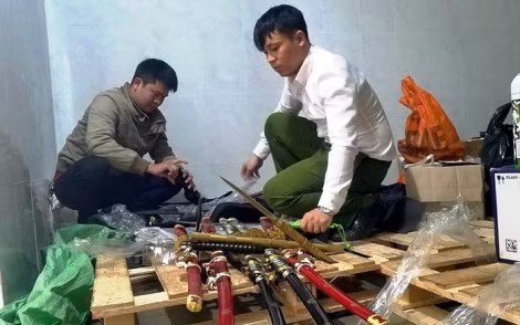 Kho vũ khí "nóng" tại cửa hàng Hoàng Kim Ánh.