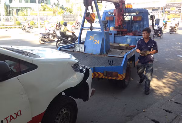 Hiện trường vụ tài xế taxi đột tử gây tai nạn