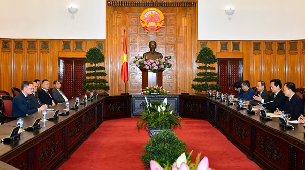 Thủ tướng Nguyễn Tấn Dũng tiếp các trưởng đoàn đại biểu cấp cao 5 nước và Cơ quan UNODC. Ảnh: VGP.