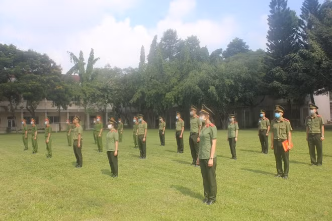 24 học viên đại diện cho gần 300 học viên của hai Trường CAND có mặt tại buổi lễ.
