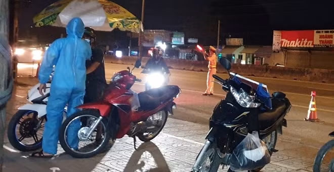 Công an tỉnh Bà Rịa - Vũng Tàu đã tăng cường thêm 3 chiến sĩ Cảnh sát cơ động tại 3 chốt kiểm dịch trên Quốc lộ 51.