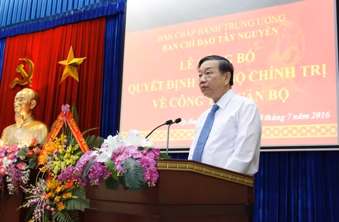 Bộ trưởng Tô Lâm phát biểu nhận nhiệm vụ tại buổi lễ.