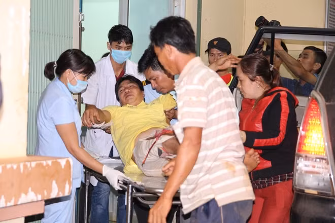 Các nạn nhân đang được tiếp tục điều trị tại bệnh viện.