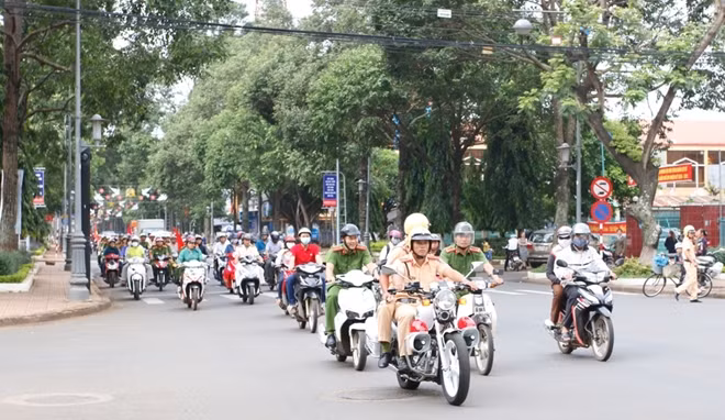 Và ra quân tuyên truyền truyền thông phòng, chống tệ nạn xã hội.