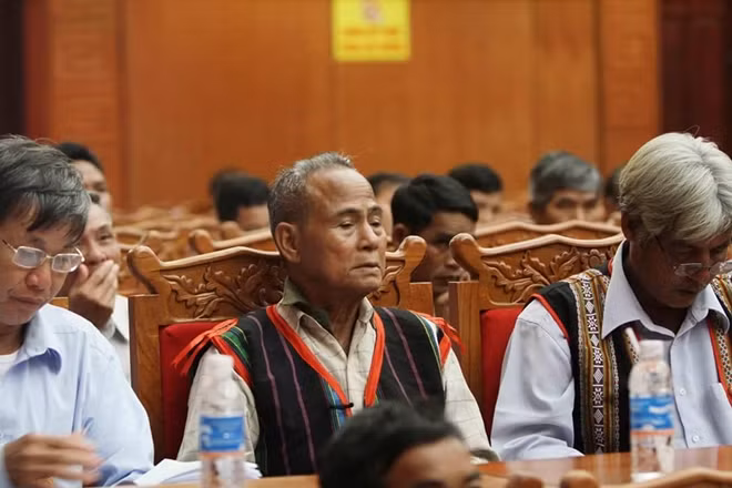 Các đại biểu là người đồng bào dân tộc thiểu số tham dự tại hội nghị.