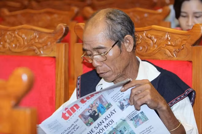 Các đại biểu là người đồng bào dân tộc thiểu số tham dự tại hội nghị.
