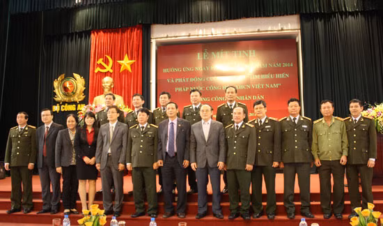 Lễ phát động cuộc thi tìm hiểu về Hiến pháp nước CHXHCN Việt Nam trong CAND.