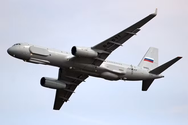 Máy bay trinh sát TU-214R.