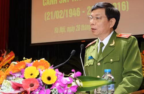 Thiếu tướng Nguyễn Dĩnh, Cục trưởng Cục Cảnh sát truy nã tội phạm Bộ Công an phát biểu chúc mừng chiến công của Công an Hà Nội.
