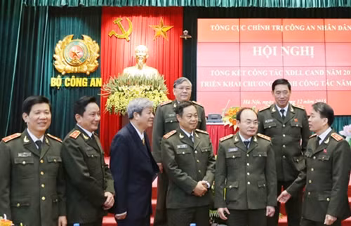 Thứ trưởng Bùi Quang Bền, Thứ trưởng Phạm Dũng và các đại biểu tham dự Hội nghị.