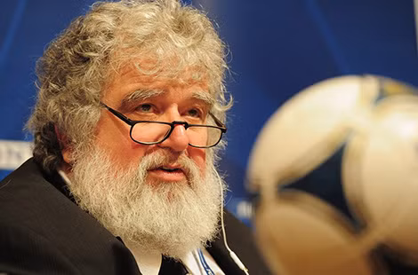 Chuck Blazer thừa nhận từng nhận hối lộ của Pháp và Nam Phi để ủng hộ đăng cai World Cup 1998 và 2010.