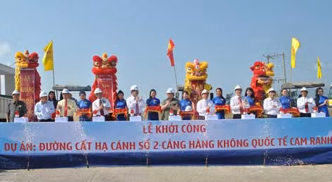 Phó Thủ tướng Hoàng Trung Hải nhấn nút khởi công dự án.