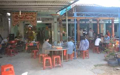 Gia đình tổ chức lễ hậu sự cho em Thao.