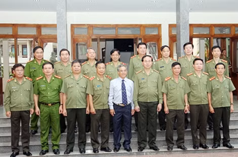 Bộ trưởng Trần Đại Quang cùng các đại biểu dự buổi làm việc.