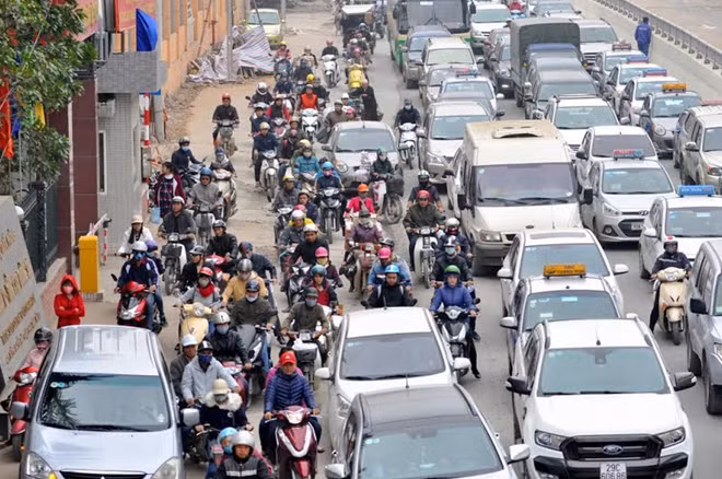 Đường Nguyễn Trãi các phương tiện tham gia giao thông không thể di chuyển vào giờ cao điểm sáng nay.