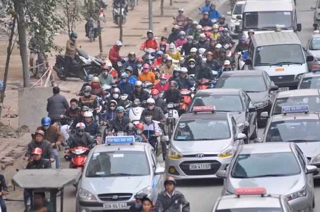 Các phương tiện nhích từng tí một.