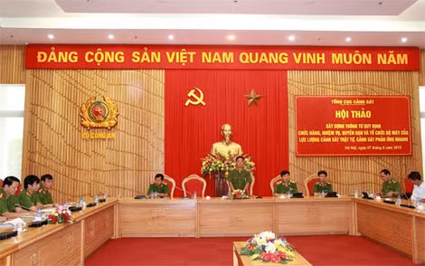 Thiếu tướng Trần Văn Vệ phát biểu kết luận hội thảo.