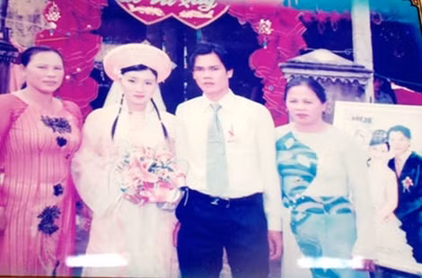 Ảnh cưới của chị Lâu và anh Võ Văn Mến.