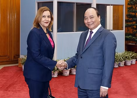 Thủ tướng Nguyễn Xuân Phúc tiếp bà Elba Rosa Pérez Montoya, Bộ trưởng Bộ Khoa học, Công nghệ và Môi trường Cuba. Ảnh: TTXVN
