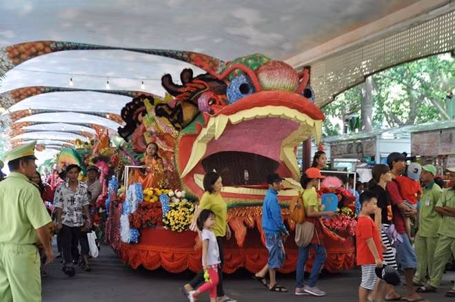 Lượng du khách vẫn khá lớn trong mùa lễ hội trái cây Nam Bộ 2016