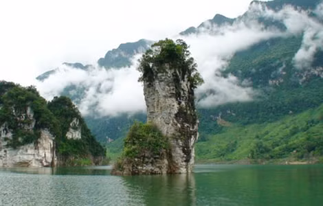 Cảnh sắc hồ Na Hang.