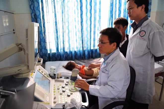 Đã có nhiều trẻ phải nhập viện do nắng nóng