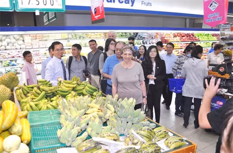 Đoàn phóng viên quốc tế đến thăm và làm việc tại Saigon Co.op.