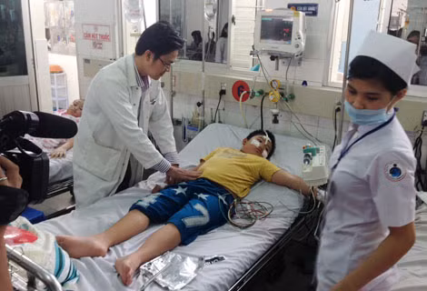 Một trường hợp trẻ bị sốt xuất huyết nặng. Một trường hợp trẻ bị sốt xuất huyết nặng.